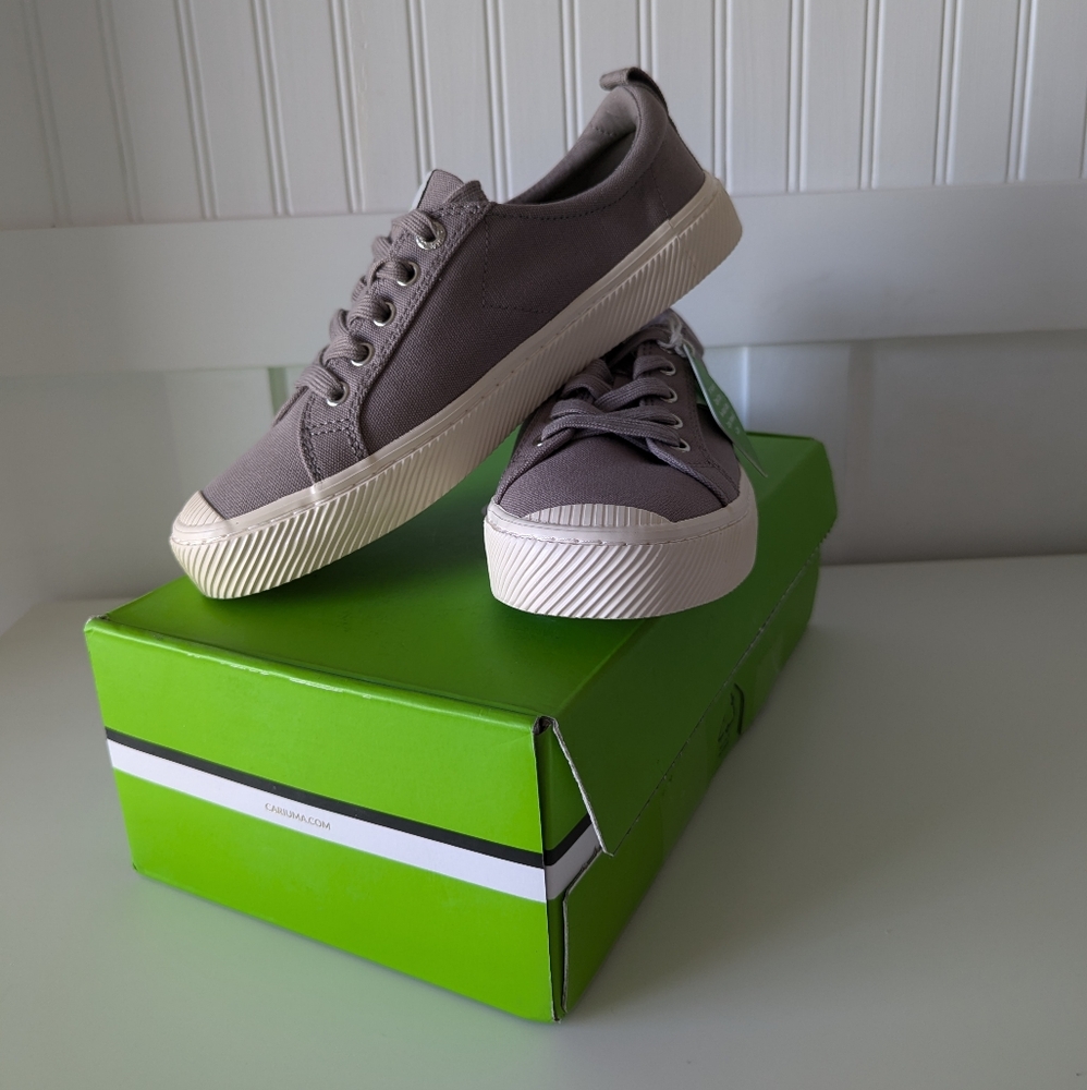 Cariuma OCA Low Mystic Grey sneakers. Size 9/EU 40
